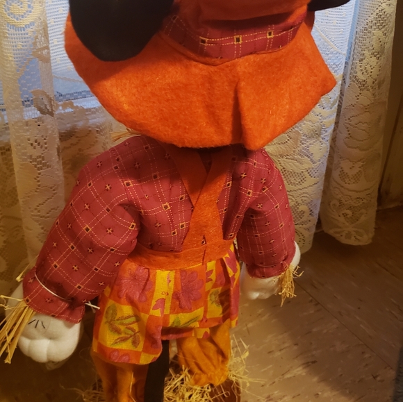20-inch Minnie Mouse scarecrow decoration  - Picture 9 of 12